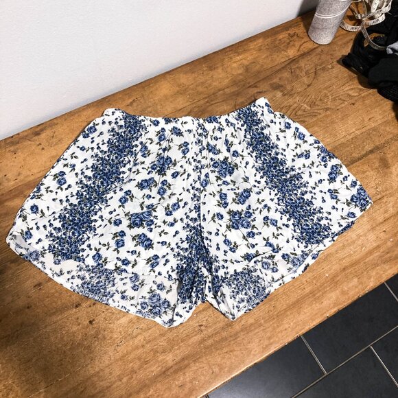 2 FOR $15 Brandy Melville Shorts - Picture 10 of 13